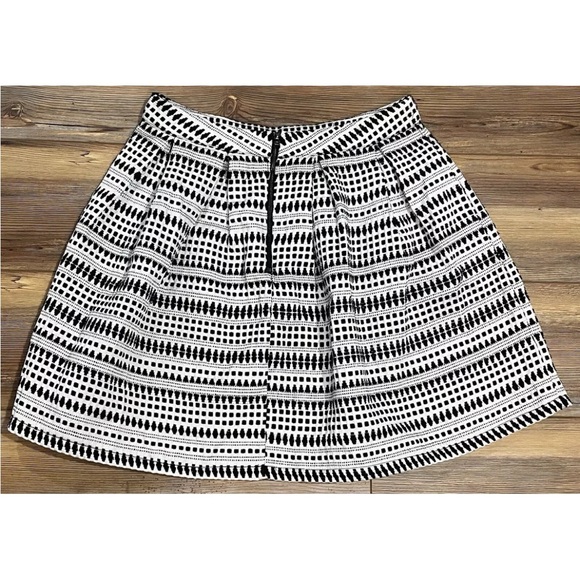 MIAMI White Black Striped Pleated Zip Flare Mini Skirt Women’s Size Large - Picture 2 of 7